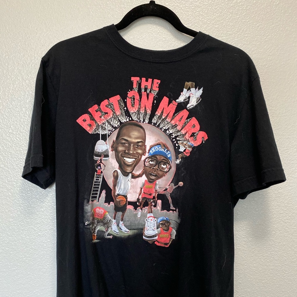 Nike Jordan shirt sz medium. Lightly used